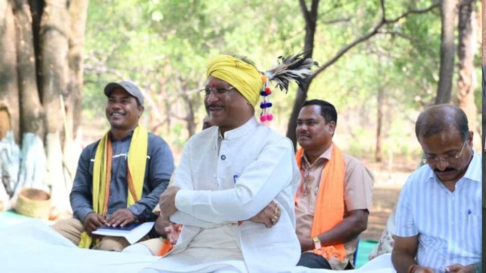 सुशासन तिहार के तहत मुख्यमंत्री विष्णु देव साय पहुँचे अबूझमाड़ के गारपा, जन चौपाल में ग्रामीणों से किया सीधा संवाद