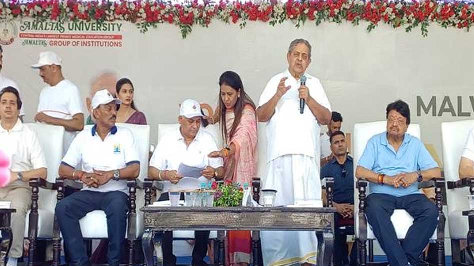 35 हजार से अधिक छात्रों, प्राध्यापकों ने सामूहिक योग कर बनाया विश्व रिकॉर्ड