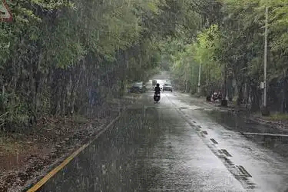 MP Weather: भोपाल-सीहोर समेत कई इलाकों में बारिश, 50 जिलों में अलर्ट; खरगोन में आकाशीय बिजली से 2 की मौत