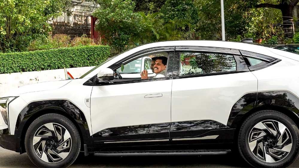 इलेक्ट्रिक कार में सफर करेंगे CM मोहन यादव, गाड़ी नंबर में छिपा खास संदेश बना चर्चा का विषय