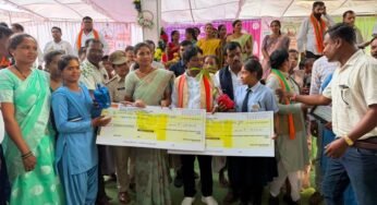 बस्तर की बेटियों ने पेश की सफलता की मिसाल, तेंदूपत्ता संग्राहक परिवारों की रुद्राणी और डालेश्वरी ने बढ़ाई अंचल की शान