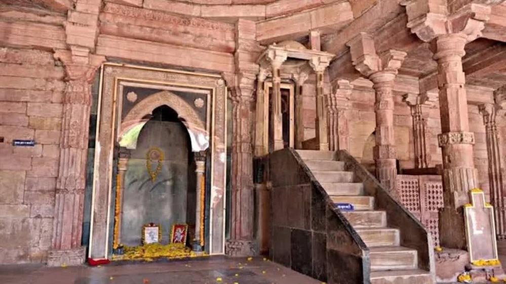 भोजशाला गर्भगृह में गुपचुप रखी गई मां वाग्देवी की प्रतिमा, ASI ने तुरंत हटाया; सुरक्षा बढ़ाई गई