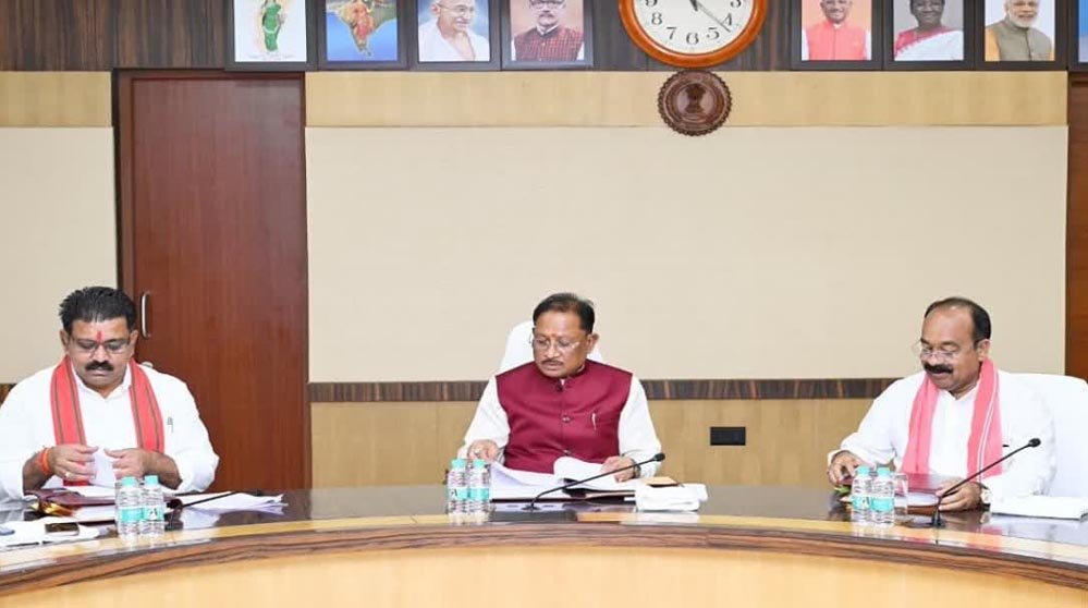 साय कैबिनेट के बड़े फैसले: किसानों को ₹15,000 प्रति एकड़ सहायता, 240 ई-बसों को मंजूरी