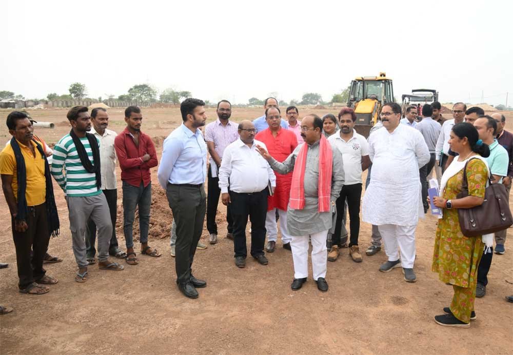 उप मुख्यमंत्री अरुण साव ने इंटिग्रेटेड स्पोर्ट्स स्टेडियम का किया स्थल निरीक्षण, कुछ दिनों पहले शुरू हुआ है काम