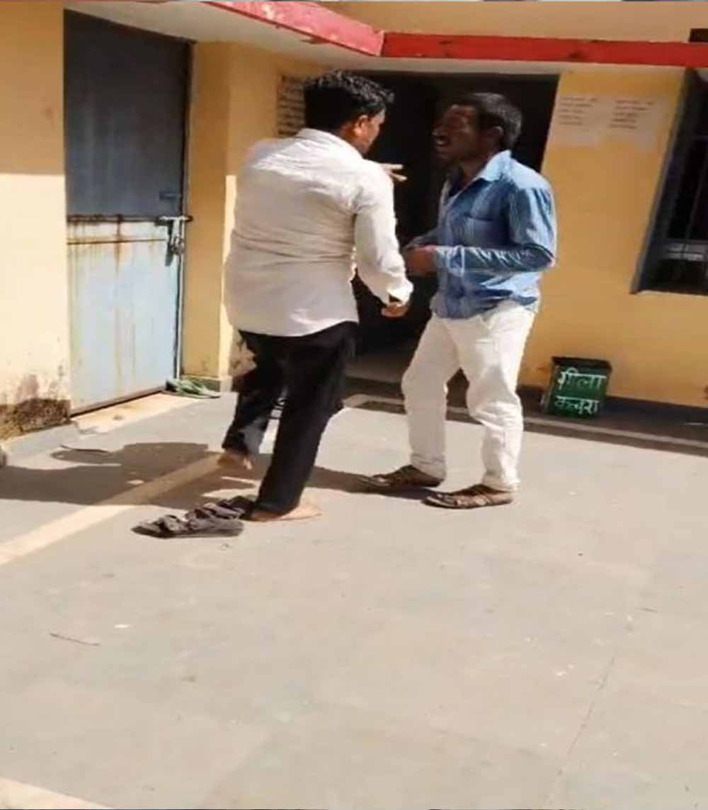 चायत की आमसभा में बवाल, उपसरपंच से मारपीट; सरपंच पुत्र समेत कई लोगों पर आरोप