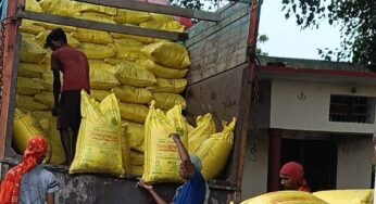 अवैध खाद से भरा मिनी ट्रक पकड़ा गया, पुलिस ने 3 लाख से ज्यादा का माल किया जब्त
