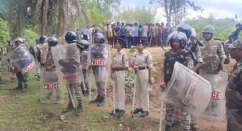 नारायणपुर में धर्मांतरित परिवारों को गांव छोड़ने का फरमान, घरों से बाहर फेंका सामान