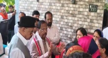 नौगई ट्रिपल मर्डर पीड़ितों से मिले विक्रमादित्य, आरोपियों के एनकाउंटर और संपत्ति कुर्की की मांग