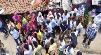 धमतरी में 50 से ज्यादा अवैध घरों को नोटिस, भड़के ग्रामीणों ने राजस्व टीम को घेरा