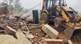 वन भूमि पर अवैध कब्जों पर बड़ी कार्रवाई, प्रशासन ने 34 मकानों पर चलाया बुलडोजर