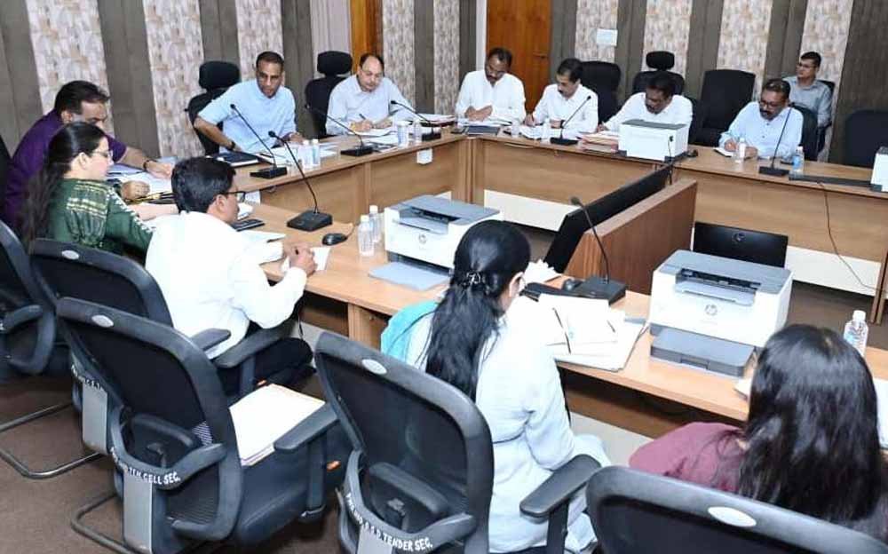 स्वीकृत परियोजनाओं पर तेजी लाने के निर्देश, 30 जून तक निविदा और 31 जुलाई तक कार्यादेश जारी करें