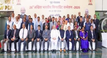 डीजीपी कैलाश मकवाणा से राष्ट्रीय स्तर पर सम्मानित फिंगरप्रिंट विशेषज्ञ निरीक्षक योगेन्द्र साहू ने की सौजन्य भेंट