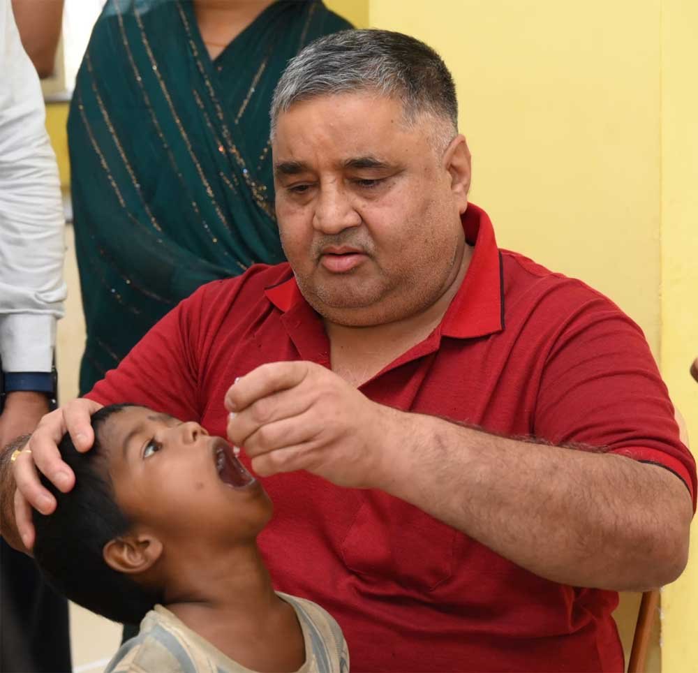 हर बच्चे तक पहुंचे पोलियो की सुरक्षा का कवच : पर्यटन एवं संस्कृति मंत्री राजेश अग्रवाल ने पिलाई जीवनरक्षक खुराक