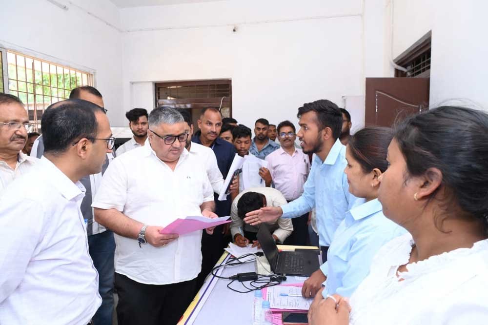 संभाग स्तरीय रोजगार मेले में युवाओं का बढ़ाया उत्साह, मंत्री राजेश अग्रवाल बोले— प्रतिभा और कौशल को मिलेगा बेहतर अवसर