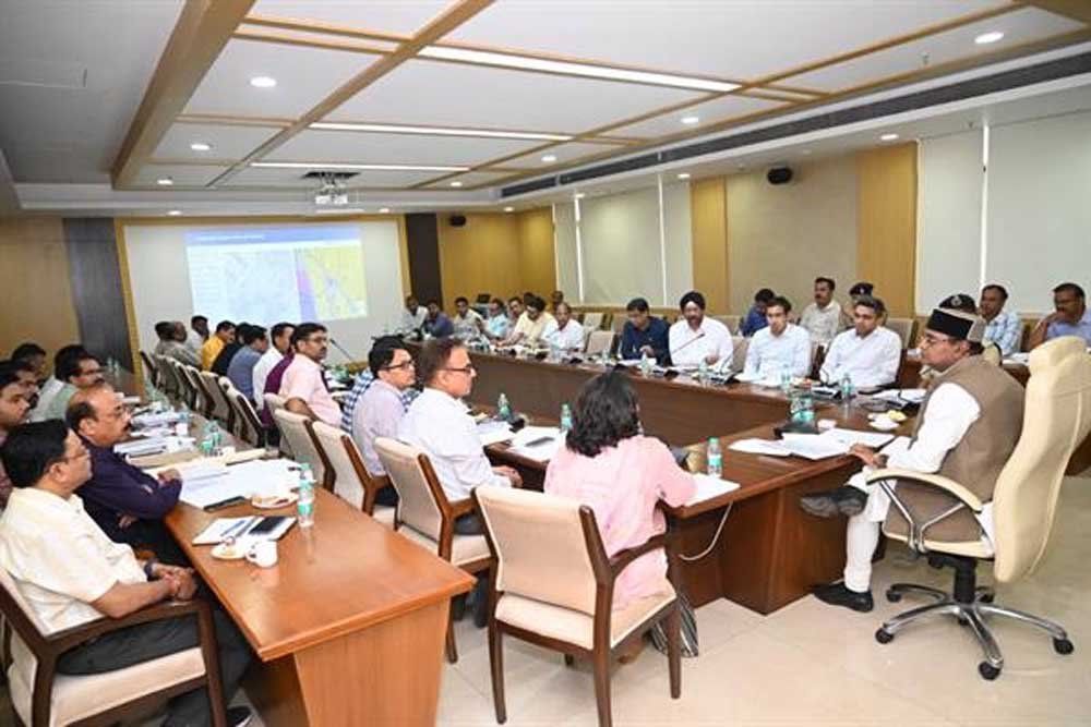 भू-माफियाओं पर सख्ती और आवासीय परियोजनाओं में तेजी के मंत्री सारंग के निर्देश