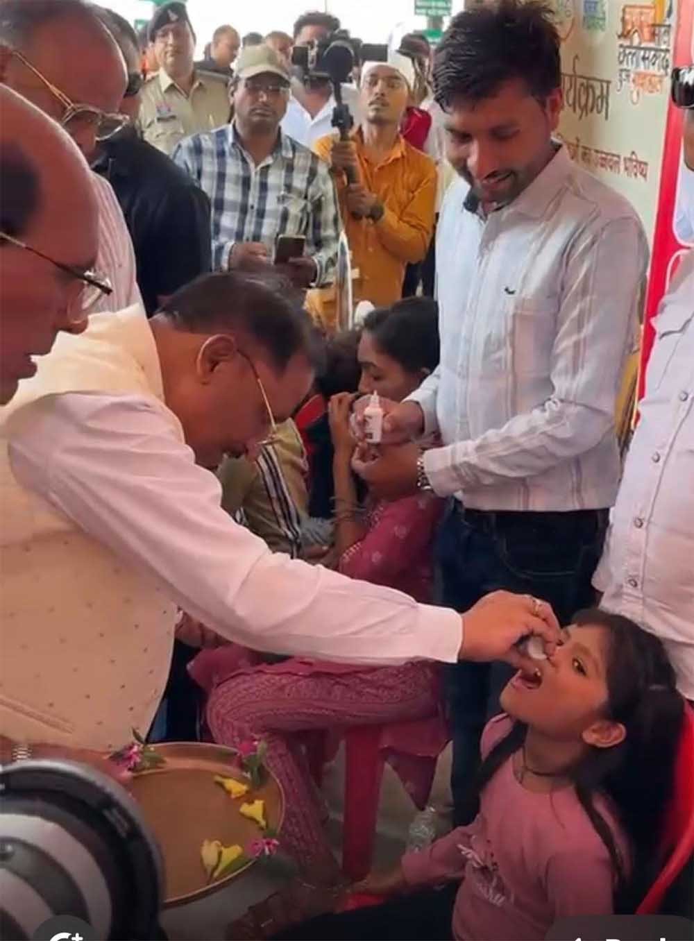 द्रनाहू कुर्मी-क्षत्रिय समाज के केंद्रीय अधिवेशन में मुख्यमंत्री ने बच्चों को कराया स्वर्णप्राशन