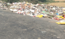 राजनांदगांव : सड़क किनारे डंप कचरे से दुर्गंध व गंदगी फैल रही…