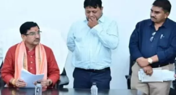 CG : बिजली गुल की शिकायत पर बिफरे केंद्रीय राज्य मंत्री तोखन साहू …