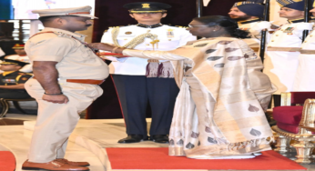 CG : वित्त मंत्री ओपी चौधरी ने शौर्य चक्र से सम्मानित छत्तीसगढ़ पुलिस के जांबाज अधिकारियों को दी बधाई …