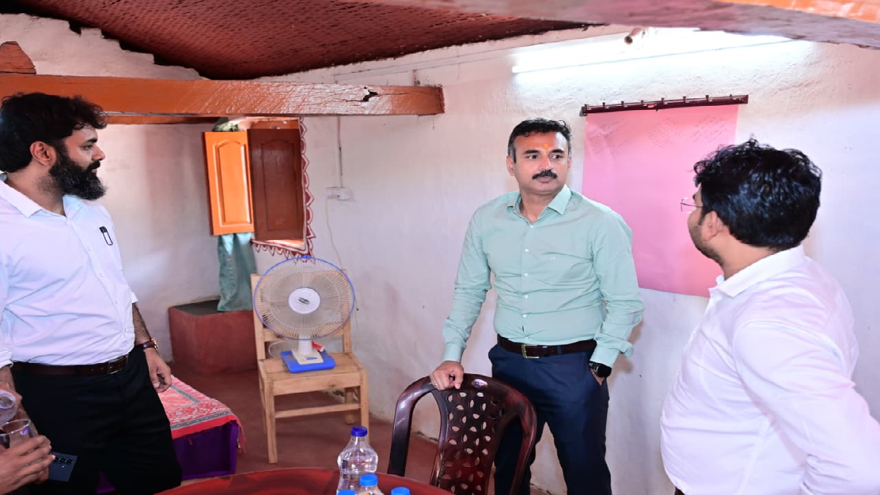 प्रभारी सचिव अंकित आनंद ने केरे गांव के होमस्टे का किया अवलोकन ...