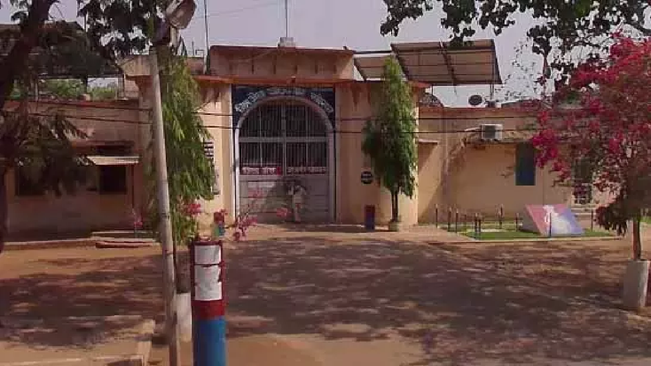 CG : जेल के बाथरूम में बंदी ने किया सुसाइड …