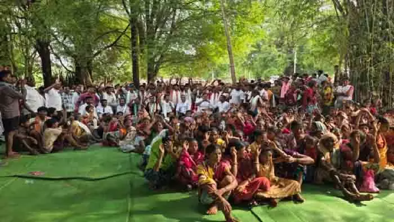 CG : कांग्रेस में शामिल हुए दंतेवाड़ा के 400 ग्रामीण …
