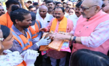 CG : रायपुर में सफाई कर्मियों से मिले केंद्रीय मंत्री गिरिराज सिंह, डॉ भीमराव अंबेडकर की प्रतिमा पर किया माल्यापर्ण …
