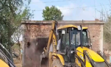 CG : नकटी में JCB लेकर पहुंचा प्रशासन, भारी फोर्स तैनात …
