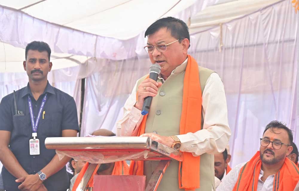 सुशासन तिहार: गोपालपुर समाधान शिविर में पहुंचे प्रभारी मंत्री लखन लाल देवांगन, 17 पंचायतों के ग्रामीणों को मिला योजनाओं का लाभ