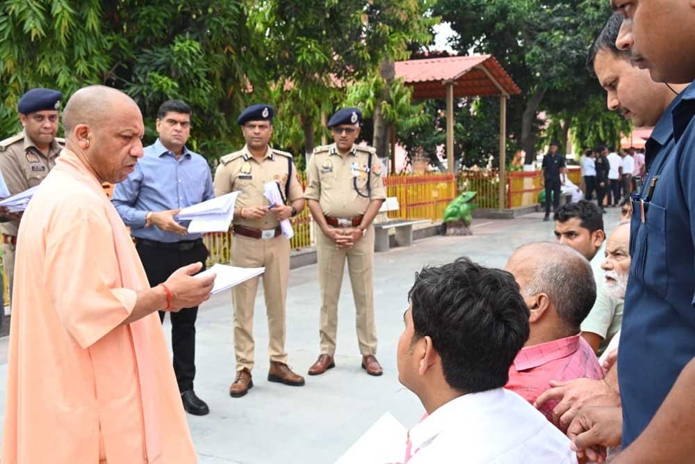 भूमि संबंधी प्रकरणों में लापरवाही पर हो सख्त कार्रवाई: मुख्यमंत्री