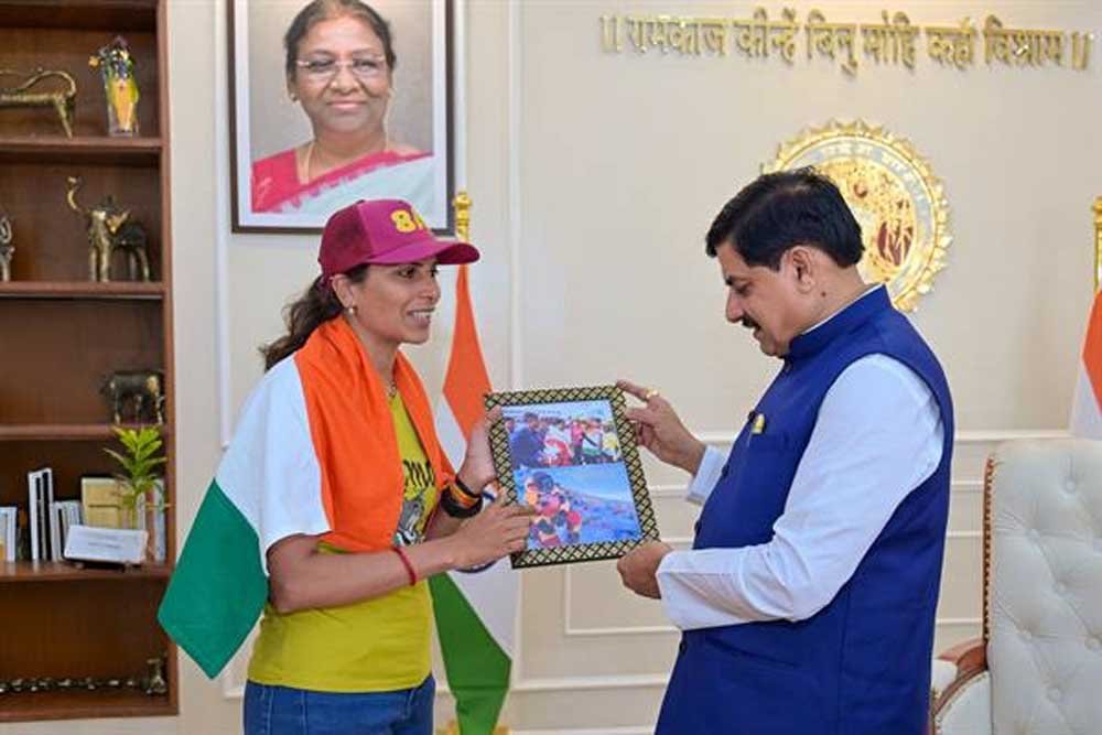 मुख्यमंत्री डॉ. यादव से मिलीं पर्वतारोही अंजना यादव