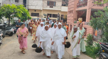 CG : आर्यिका माँ तपोमति माताजी का ससंघ चंद्रप्रभ दिगंबर जैन मंदिर में मंगल प्रवेश…