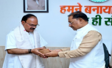 CG : सीएम साय को गुरुपूर्णिमा महोत्सव का आमंत्रण, आचार्य का शाल-श्रीफल से सम्मान