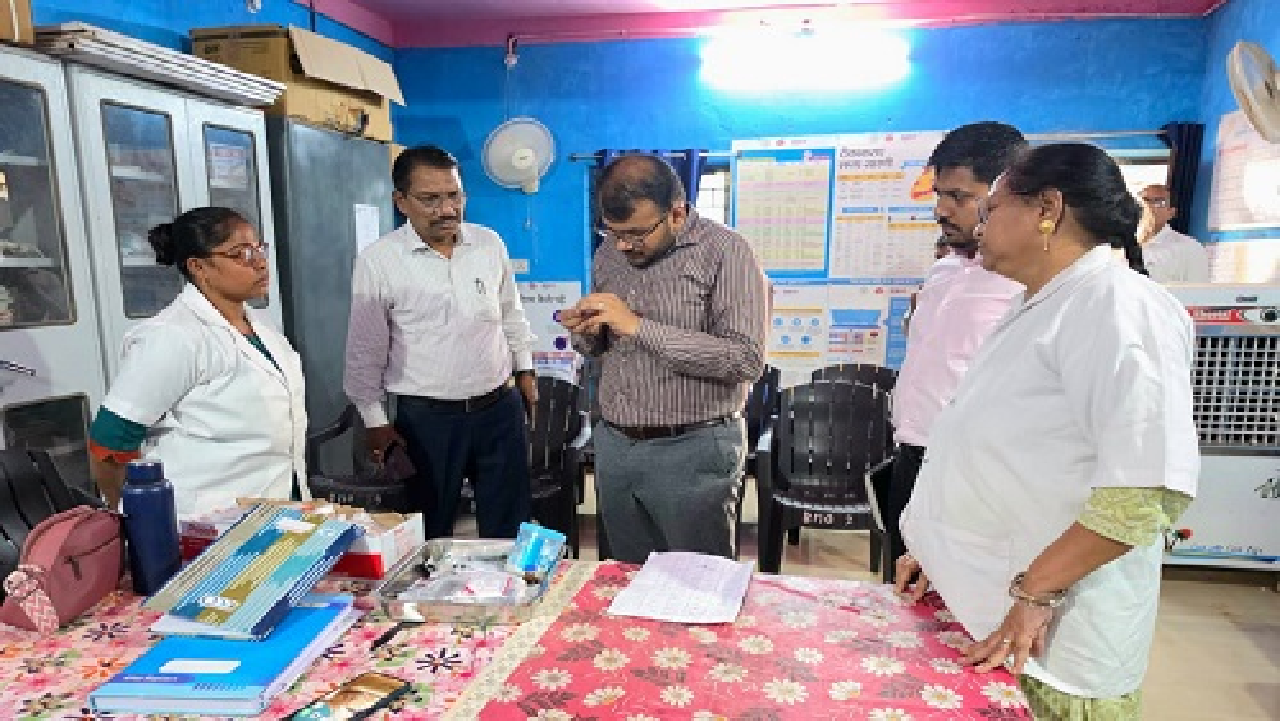 CG : कलेक्टर अमित कुमार ने किया छिंदगढ़ और तोंगपाल का सघन दौरा…