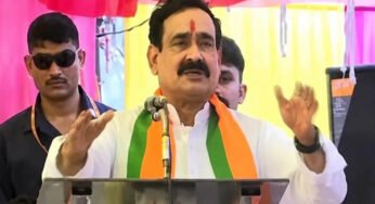 दतिया में मंच पर भावुक हुए नरोत्तम मिश्रा, छलके आंसू; बोले- एक-एक गांव जाऊंगा, आशुतोष को जिताऊंगा