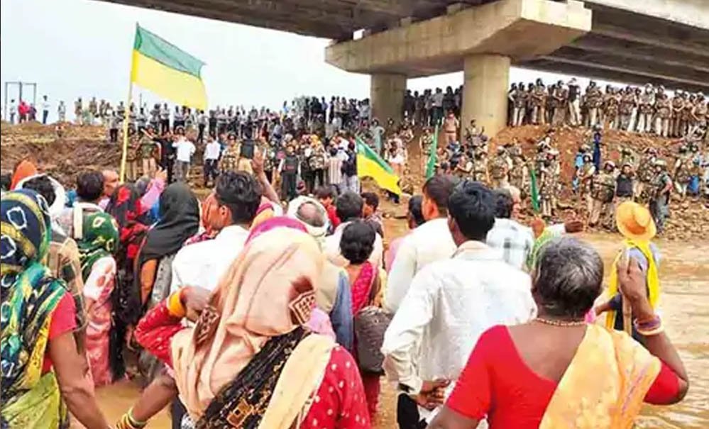 केन-बेतवा परियोजना: 17 दिन बाद खत्म हुआ ‘चिता आंदोलन’, प्रशासन ने प्रभावितों को बलपूर्वक हटाया, अनशन जारी