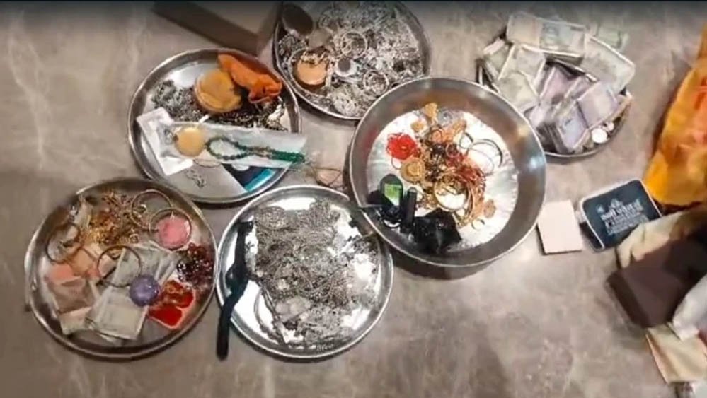 इंदौर में बिजली कंपनी के इंजीनियर की 258% काली कमाई का खुलासा, बेटे-बहू और दामाद के नाम मिली करोड़ों की संपत्ति