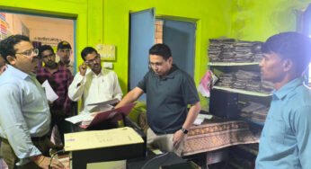 कलेक्टर ने धनगवां सहकारी समिति का किया निरीक्षण
