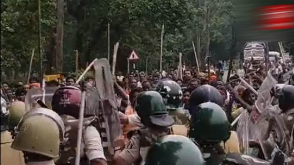 छत्तीसगढ़ के सूरजपुर में भूमि अधिग्रहण पर बवाल! हिंसक झड़प में DSP समेत 24 से ज्यादा पुलिसकर्मी घायल