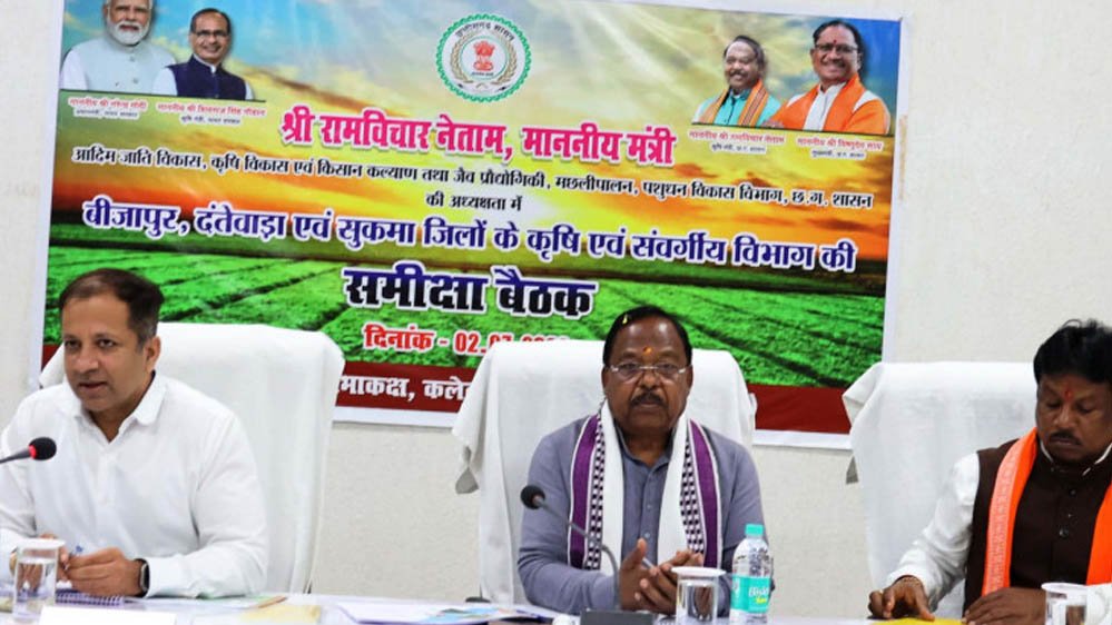 रायपुर : कृषि मंत्री रामविचार नेताम ने दिए निर्देश: किसानों तक हर योजना का लाभ पहुंचे, बढ़े आय और उत्पादन