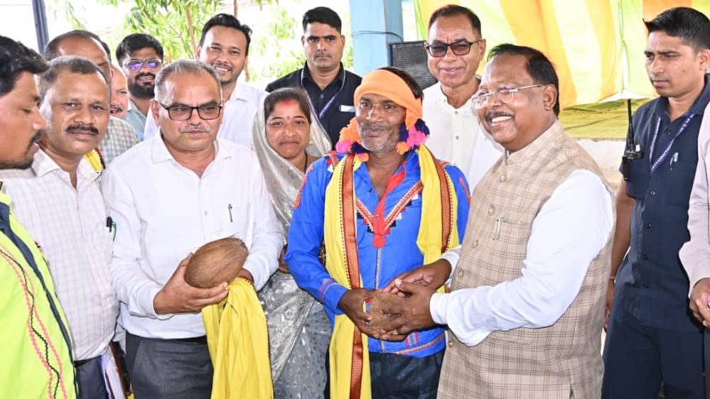 रायपुर : कृत्रिम गर्भाधान से पशुधन विकास की मिसाल बना ग्राम पुरी