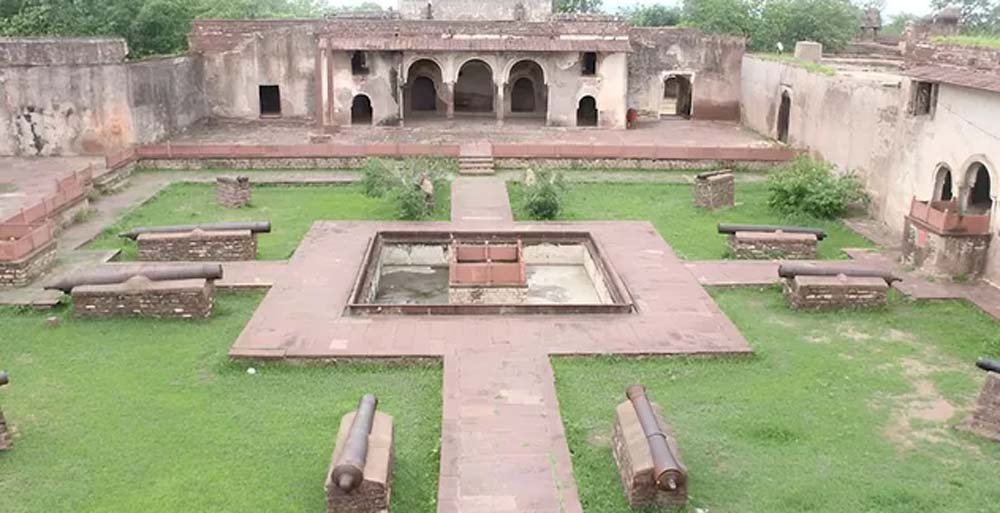 शिवपुरी के नरवर किले से 500 साल पुरानी सिंधिया कालीन तोप चोरी, मचा हड़कंप