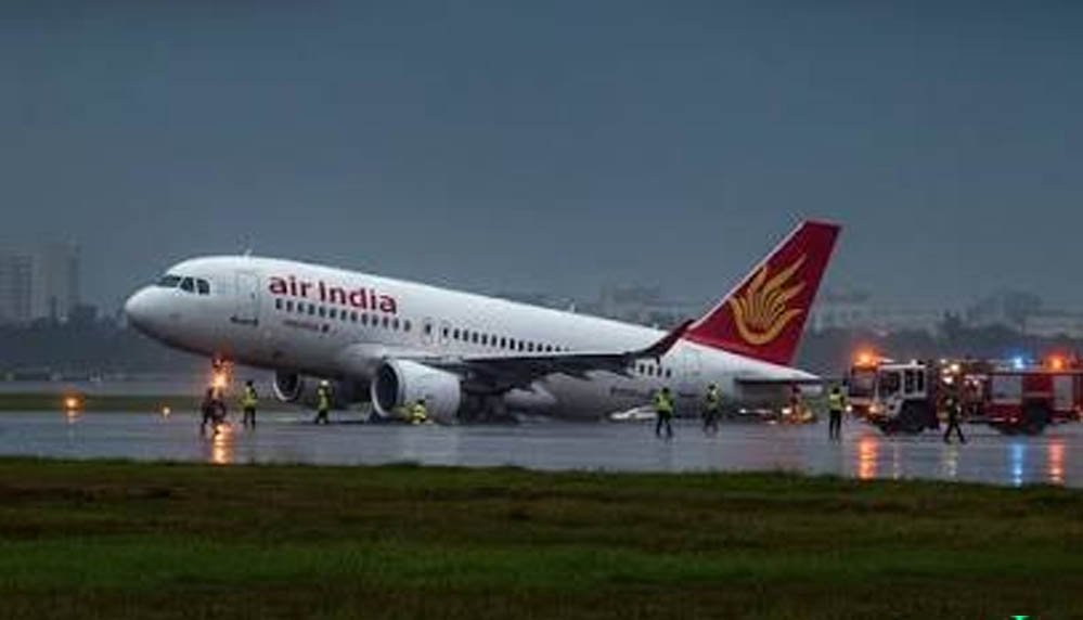 मुंबई एयरपोर्ट पर जीरो विजिबिलिटी का असर, इंदौर में 2 मिनट के अंतराल पर उतारे गए दो विमान; 240 से ज्यादा यात्री फंसे