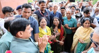 सीएम डॉ. मोहन ने 10 साल बाद दिया प्रमोशन, गदगद हुए कर्मचारी, ढोल-नगाड़ों से किया स्वागत