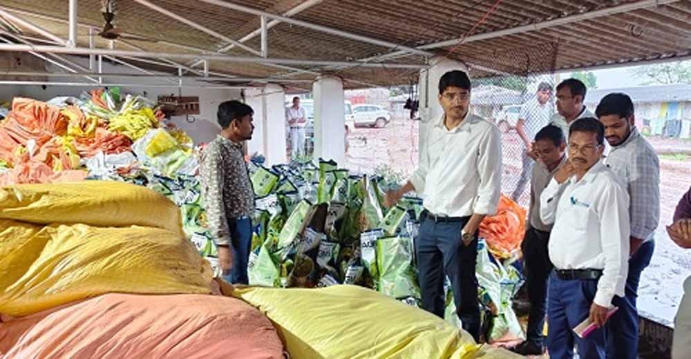 CG में कृषि विभाग की बड़ी कार्रवाई, अवैध भंडारण और पैकेजिंग यूनिट पर छापा, गोदाम सील