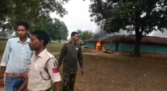 CG में हेडमास्टर की हत्या के बाद भड़की हिंसा, आरोपियों के घरों में लगाई आग, गांव में तनाव