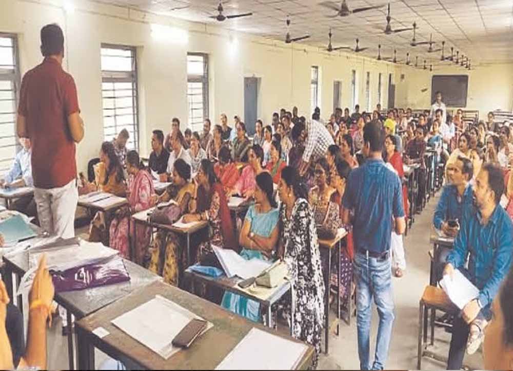 CG के शिक्षकों को हाईकोर्ट से नहीं मिली राहत, क्रमोन्नति वेतनमान पर रिट याचिकाएं खारिज