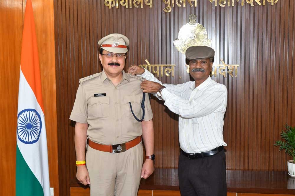 डीजीपी ने भारतीय पुलिस सेवा में नियुक्त अधिकारियों को लगाई रैंक