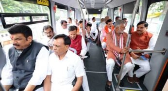 मुख्यमंत्री डॉ. यादव, मंत्रीगण सहित ई-बस से पहुंचे जगदीशपुर
