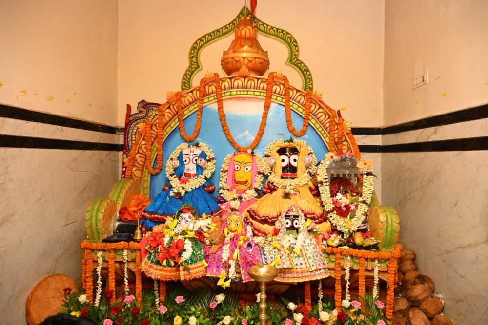 मुख्यमंत्री विष्णुदेव साय ने दोकड़ा की ऐतिहासिक रथयात्रा में निभाई गजपति महाराजा की परंपरा : भगवान जगन्नाथ का रथ खींचकर प्रदेशवासियों के सुख, समृद्धि और खुशहाली की कामना की
